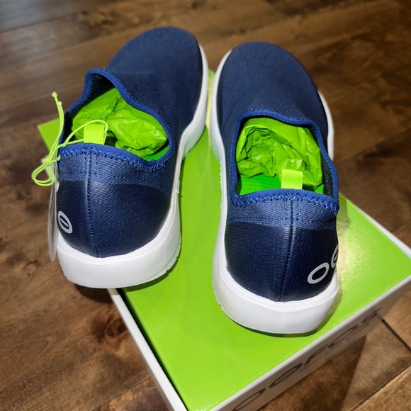 WOMEN'S OOFOS OOMG EEZEE LOW SHOE - NAVY Women’s 9 - Picture 3 of 6